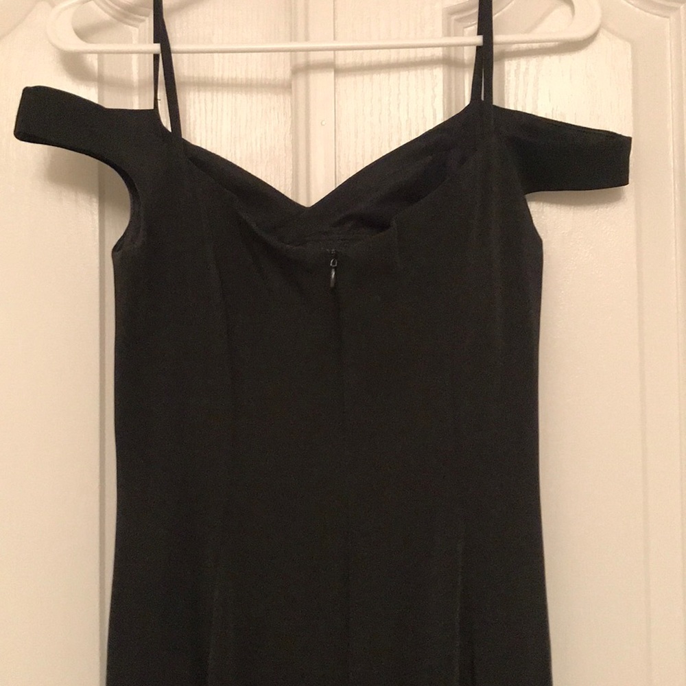 COLORS Off Shoulder Black Gown w/ Train - Picture 6 of 8
